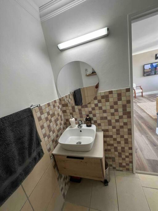 Modern, Trendy And Comfortable 2 Bedroom Apartment In Cape Town Cidade Do Cabo Exterior foto