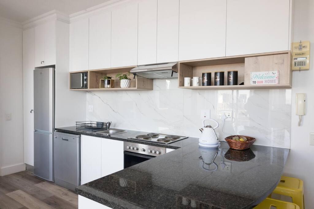 Modern, Trendy And Comfortable 2 Bedroom Apartment In Cape Town Cidade Do Cabo Exterior foto