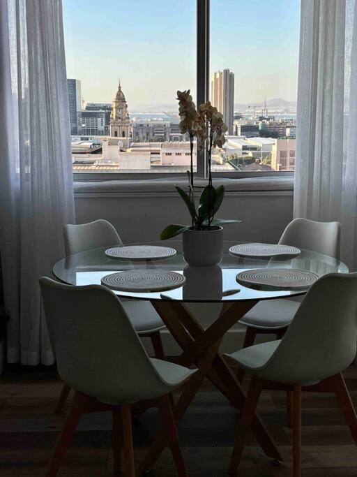 Modern, Trendy And Comfortable 2 Bedroom Apartment In Cape Town Cidade Do Cabo Exterior foto
