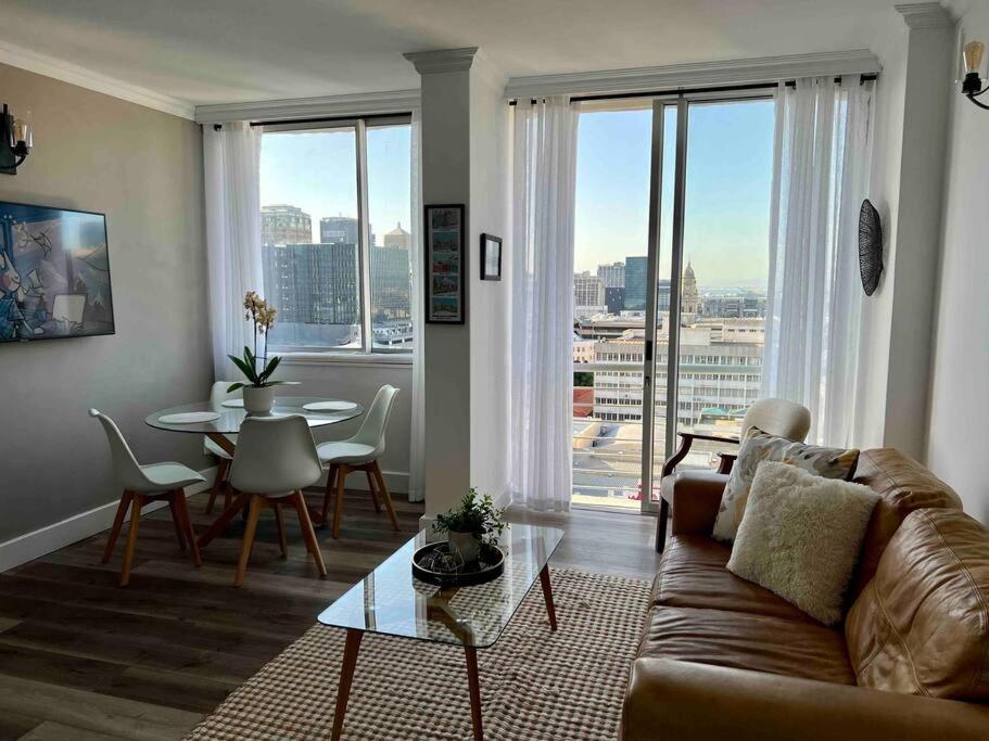 Modern, Trendy And Comfortable 2 Bedroom Apartment In Cape Town Cidade Do Cabo Exterior foto