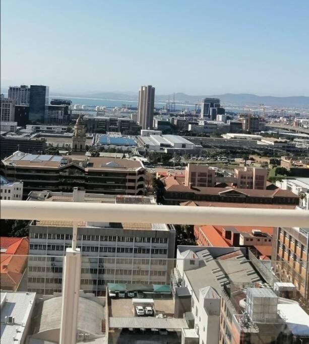 Modern, Trendy And Comfortable 2 Bedroom Apartment In Cape Town Cidade Do Cabo Exterior foto